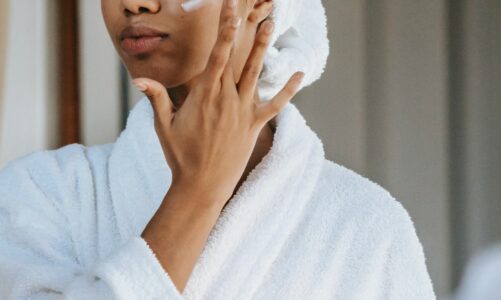 Sucha skóra – co warto wiedzieć o pielęgnacji i nie tylko?